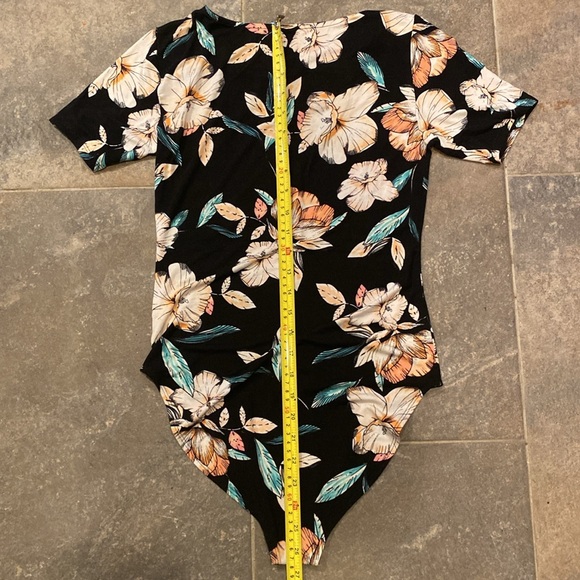 Black flowery bodysuit by decree. Size small. - Picture 3 of 3